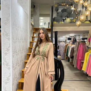 Abaya beige avec broderie