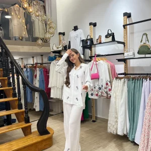 Ensemble chemise brodé & pantalon en blanc