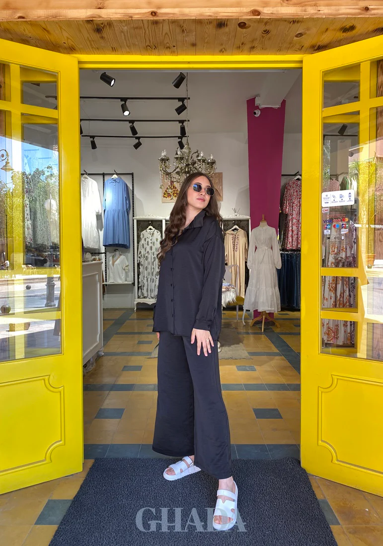 Ensemble jupe culotte -chemisier en noir – Image 2