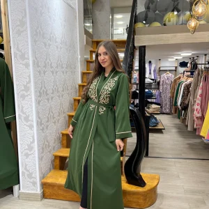 Abaya vert kaki avec broderie