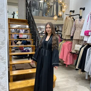 Abaya noir avec de strass