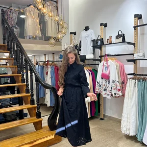 Ensemble chemise & jupe brodé en noir