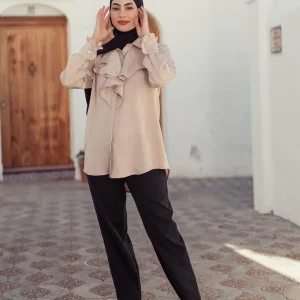 Chemise beige à volants