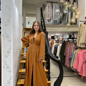 Abaya rouge brique avec de strass