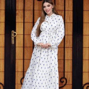 Robe longue blanc imprimée en bleu