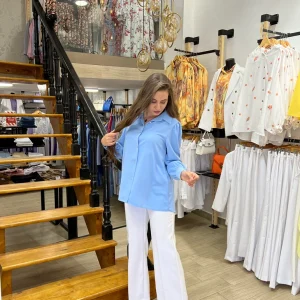 Chemise en bleu ciel