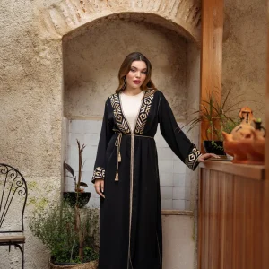 Abaya noir avec broderie traditionnelle