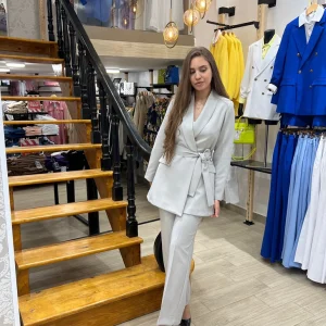 Ensemble veste à col châle et pantalon droit en gris