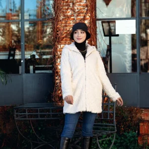 Manteau blanc à capuche en faux fur
