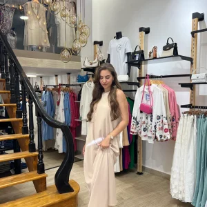 Robe beige sans manches