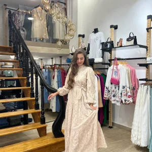 Robe brodé en beige