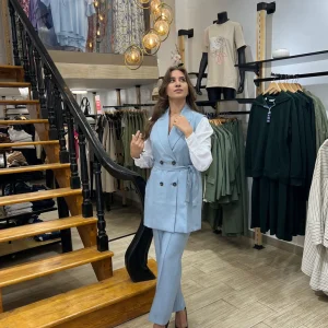 Ensemble gilet - pantalon en bleu ciel