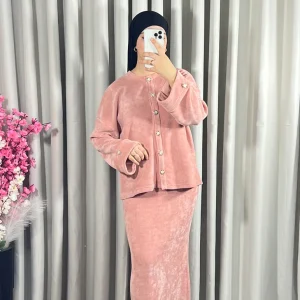 Ensemble en maille avec jupe en rose