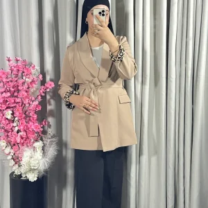 Veste beige à motif léopard