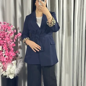 Veste bleu marine à motif léopard