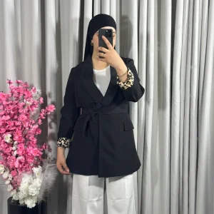 Veste noire à motif léopard