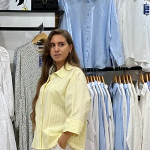 Chemise jaune à rayures