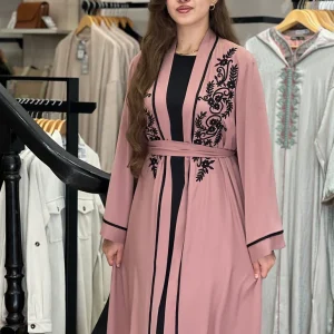 Abaya rose avec broderie
