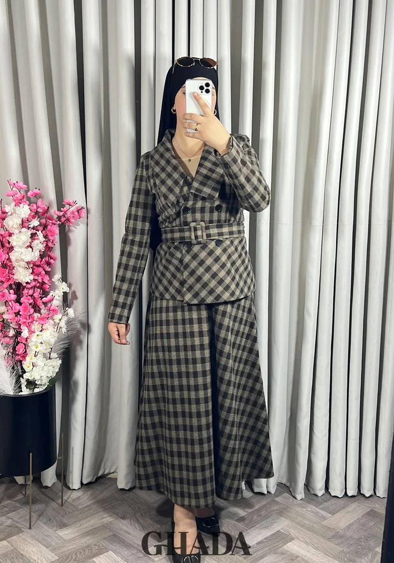 Ensemble veste et jupe à carreaux