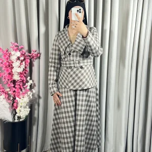 Ensemble veste et jupe à carreaux