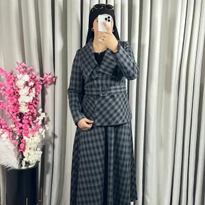 Ensemble veste et jupe à carreaux