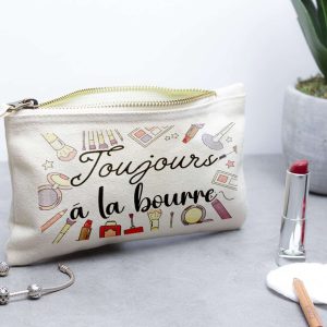 POCHETTE FEMME : Toujours à la bourre