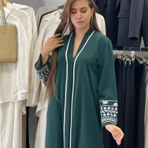 Abaya avec manches brodées