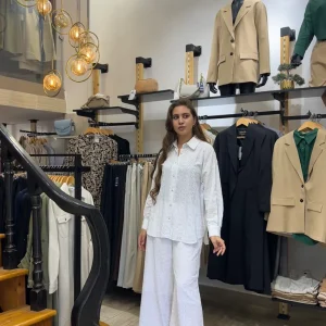 Ensemble brodé en blanc