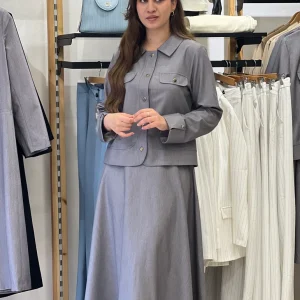 Ensemble avec jupe en gris