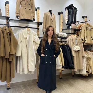 Manteau long en noir double boutonnage