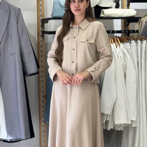 Ensemble avec jupe en beige