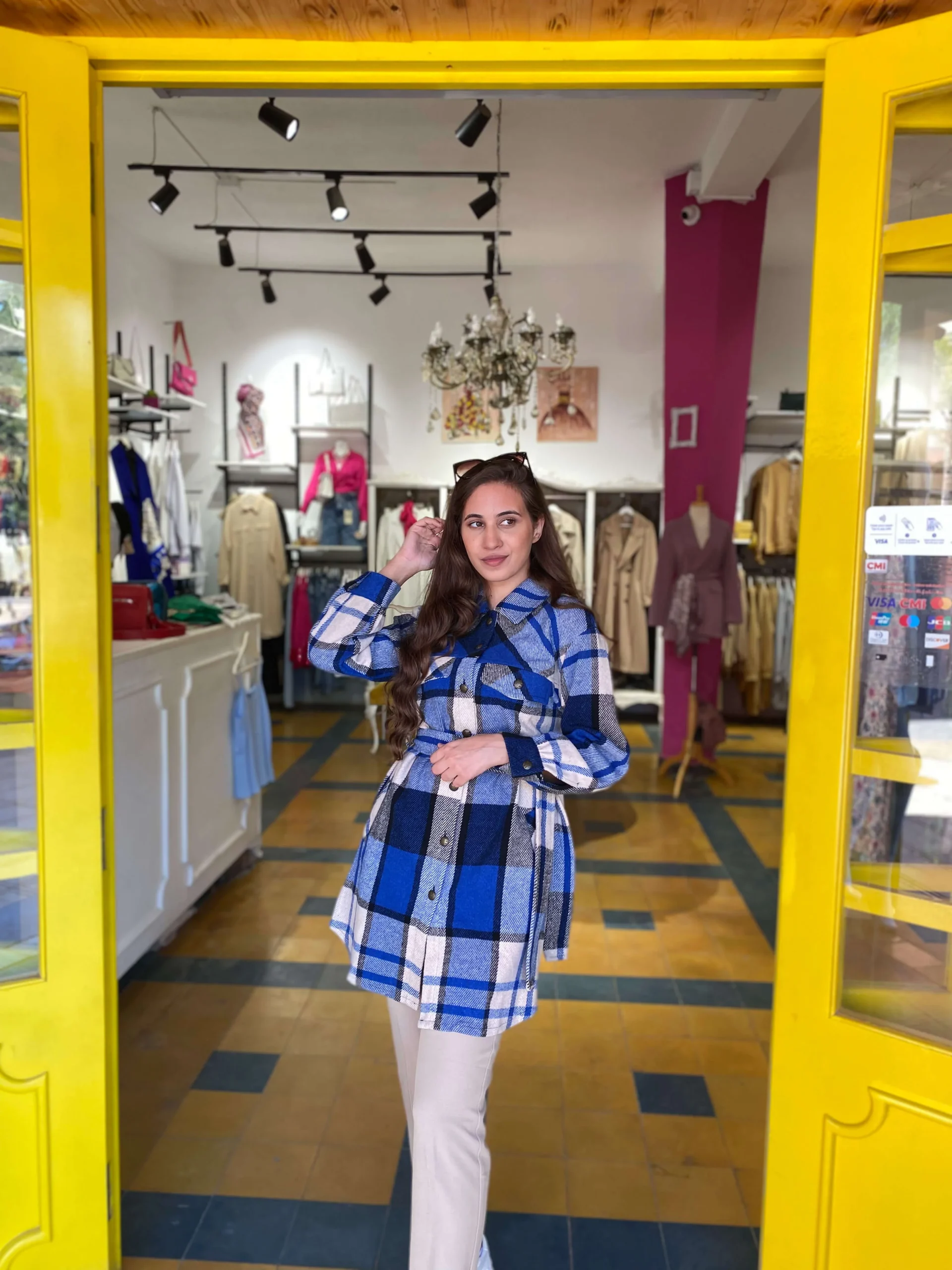 Chemise longue à carreaux - bleu roi – Image 4