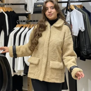 Manteau beige en duveteux