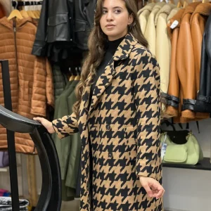 Manteau long en marron et noir