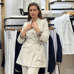 Veste beige ceinturée