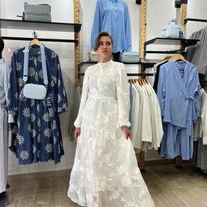 Robe blanche en dentelle