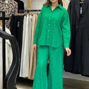 Ensemble brodé en vert