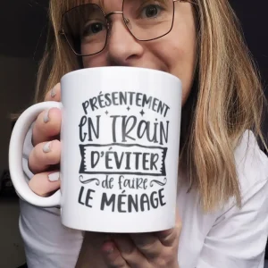 Mug céramique Présentement en train d'éviter de faire du ménage